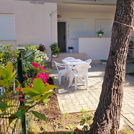 Oasis Villa Golem (Tirana)